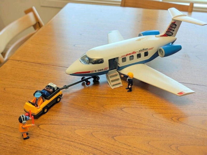 playmobil aircraft tug